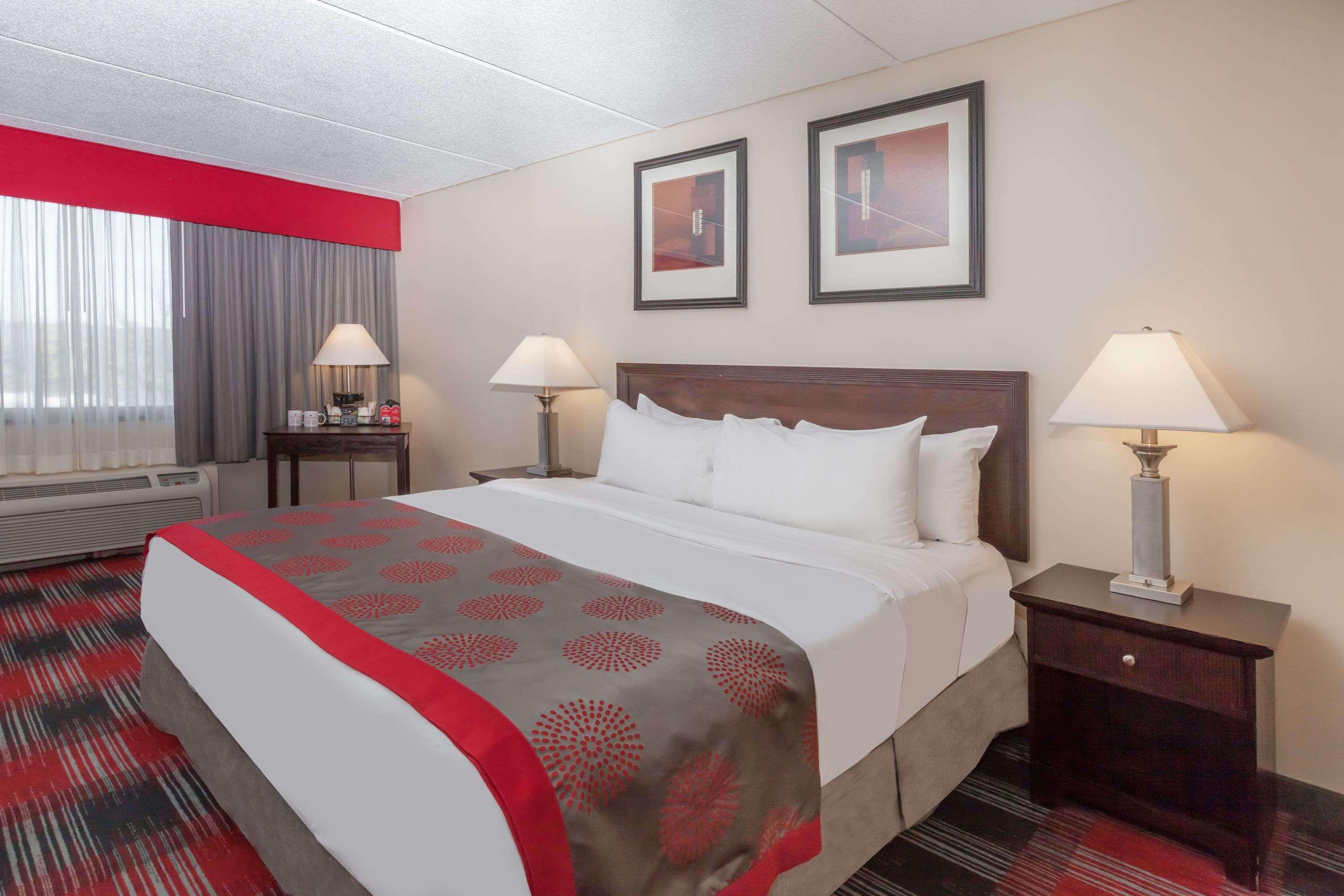 Hotel Ramada Plaza By Wyndham Albany Exterior foto